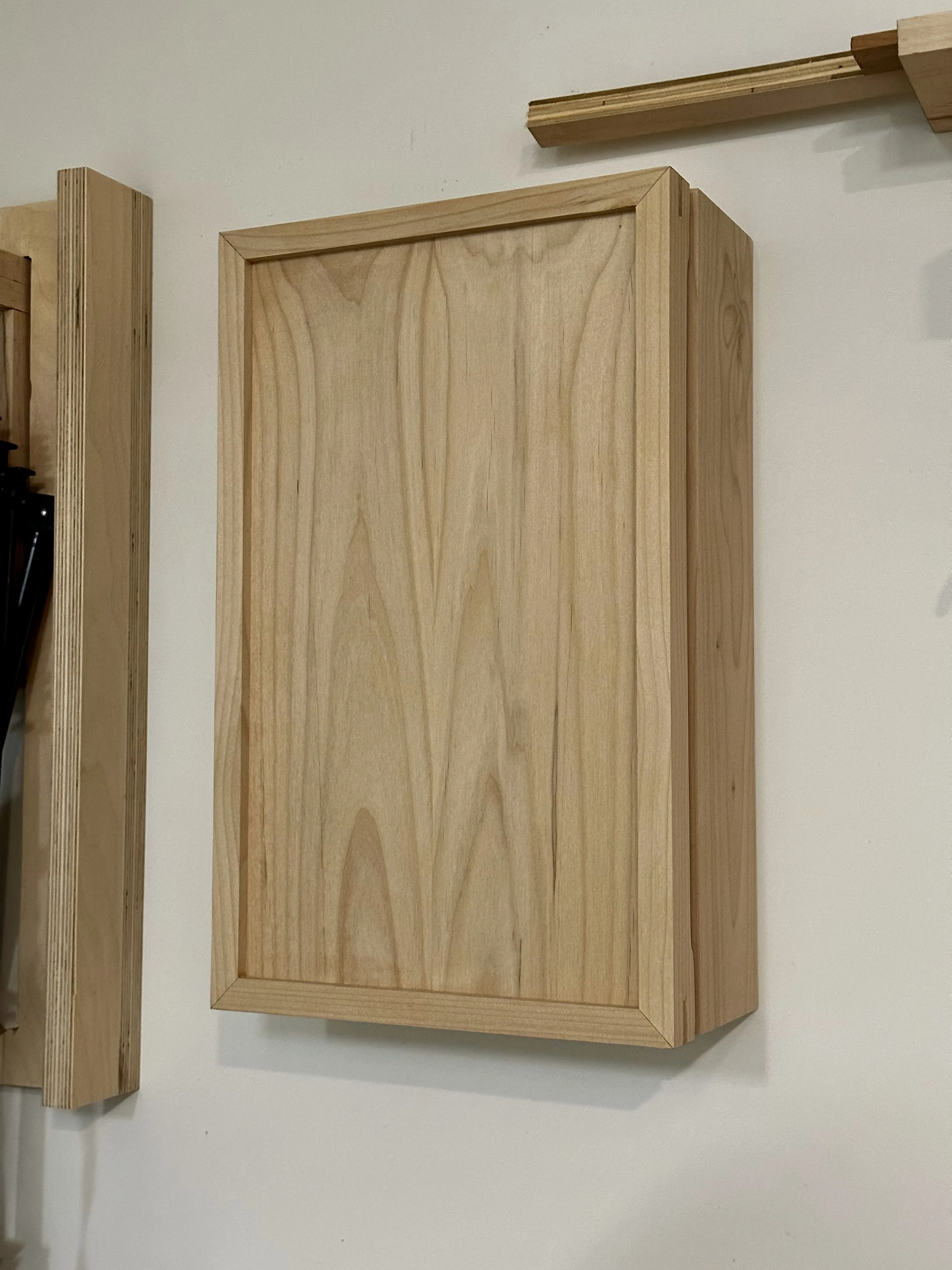 Medium-sized shop cabinet