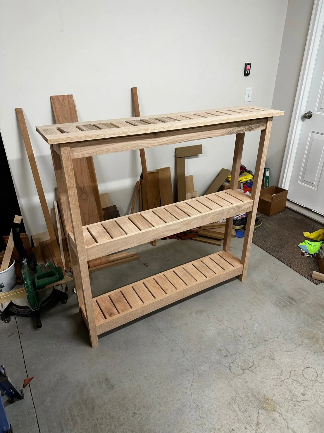 Slatted plant shelf